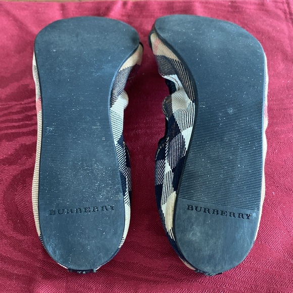 18:01 Burberry 3 Buckle Falcony Ballerina Flats - Picture 7 of 13